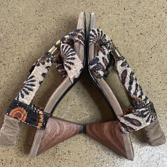 J.Renee "Yolanda" Fabric and Suede Wood Heel Sandals sz 8 - Picture 4 of 16